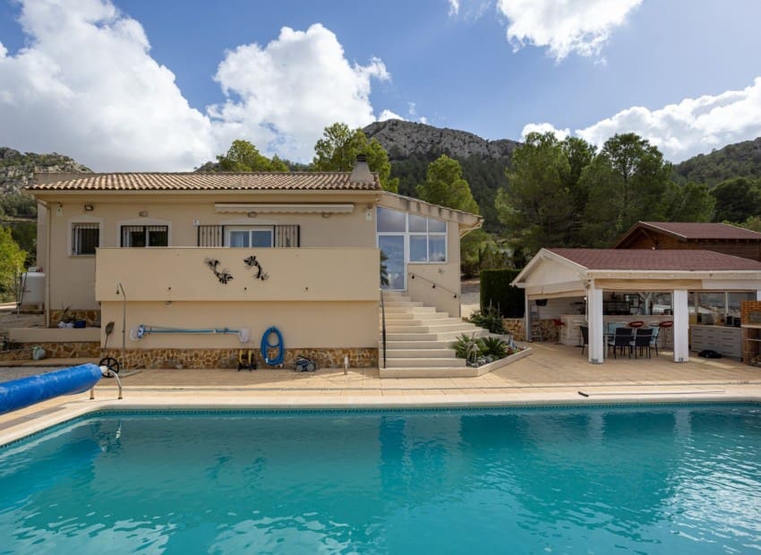 Finca/Casa Rural de 4 habitaciones en La Zarza en venta con piscina - 385.000 € (Ref: 9911931)