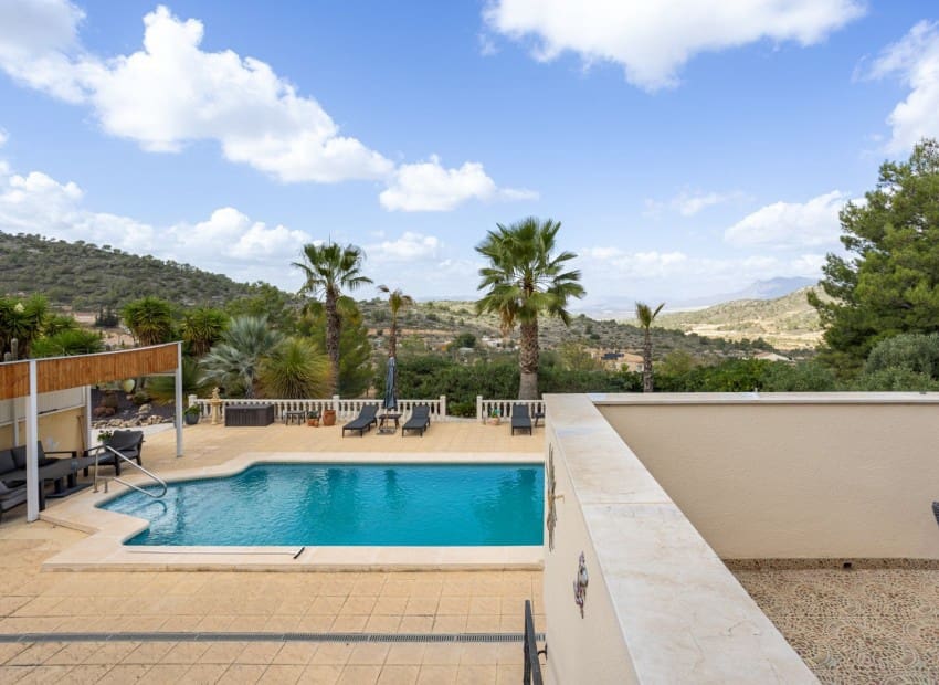 Finca/Casa Rural de 4 habitaciones en La Zarza en venta con piscina - 385.000 € (Ref: 9911931)