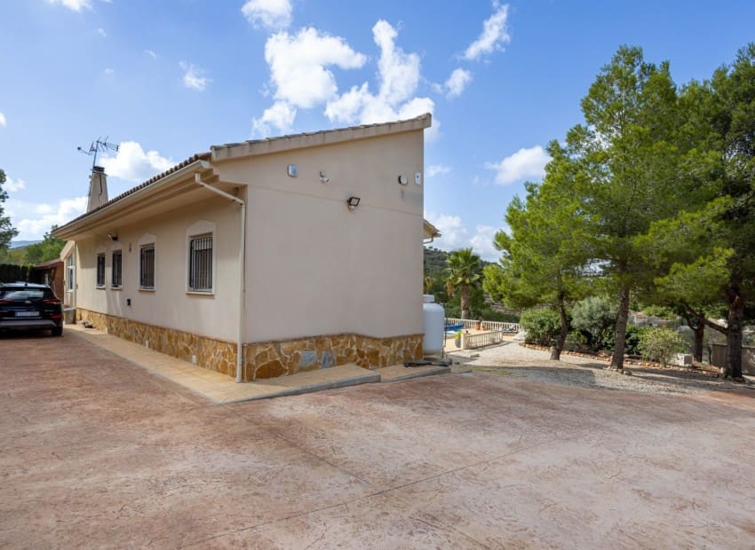 Finca/Casa Rural de 4 habitaciones en La Zarza en venta con piscina - 385.000 € (Ref: 9911931)