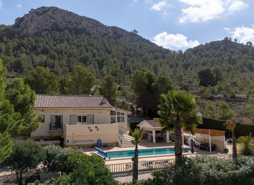 Finca/Casa Rural de 4 habitaciones en La Zarza en venta con piscina - 385.000 € (Ref: 9911931)