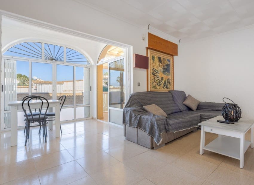3 sypialnia Willa na sprzedaż w Torrevieja z basenem - 330 000 € (Ref: 9911933)
