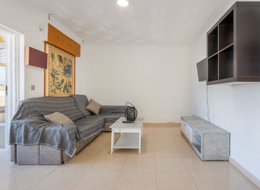 3 sypialnia Willa na sprzedaż w Torrevieja z basenem - 330 000 € (Ref: 9911933)