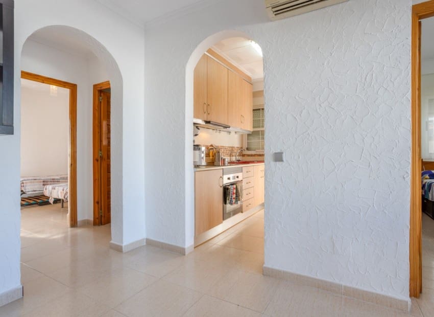 3 sypialnia Willa na sprzedaż w Torrevieja z basenem - 330 000 € (Ref: 9911933)