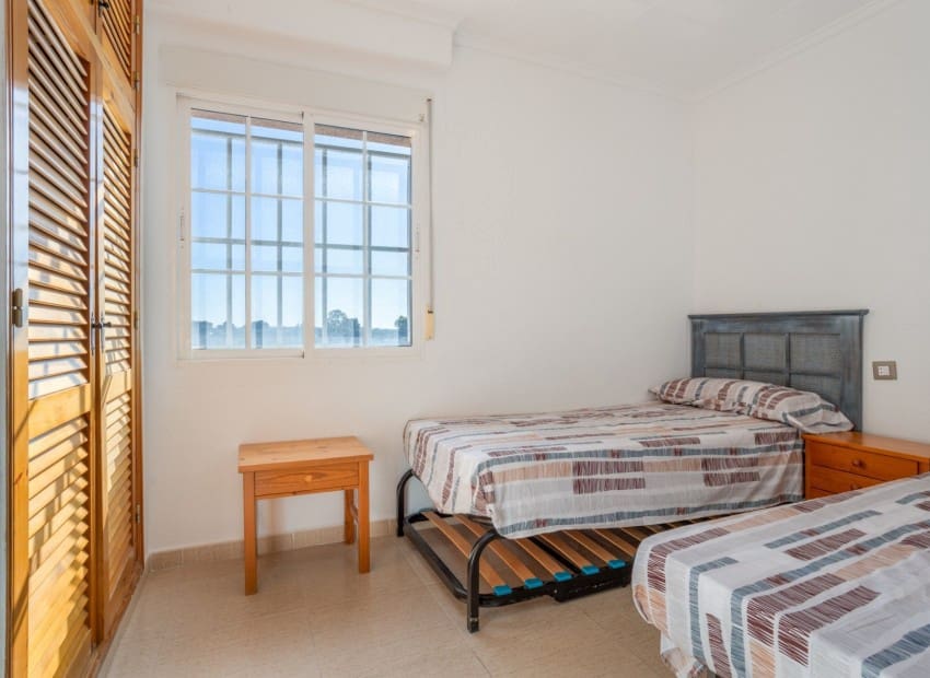 3 sypialnia Willa na sprzedaż w Torrevieja z basenem - 330 000 € (Ref: 9911933)