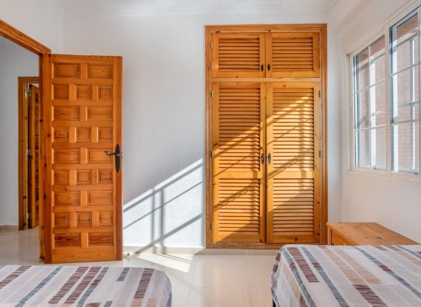 3 sypialnia Willa na sprzedaż w Torrevieja z basenem - 330 000 € (Ref: 9911933)