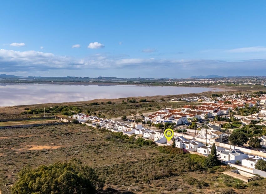 3 sypialnia Willa na sprzedaż w Torrevieja z basenem - 330 000 € (Ref: 9911933)