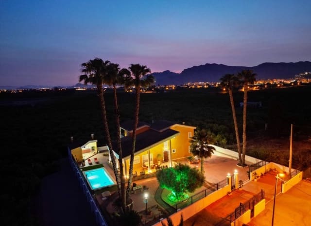 4 soverom Finca/Herregård til salgs i Desamparados - Hurchillo - Torremendo, Orihuela med svømmebasseng garasje - € 675 000 (Ref: 9911936)