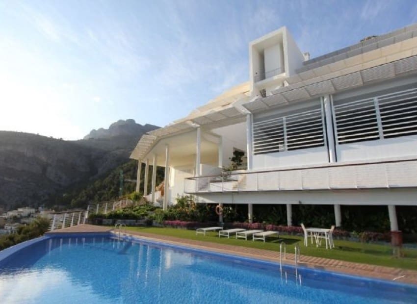 3 bedroom Apartment for sale in Altea with pool garage - € 1,290,000 (Ref: 9932339)