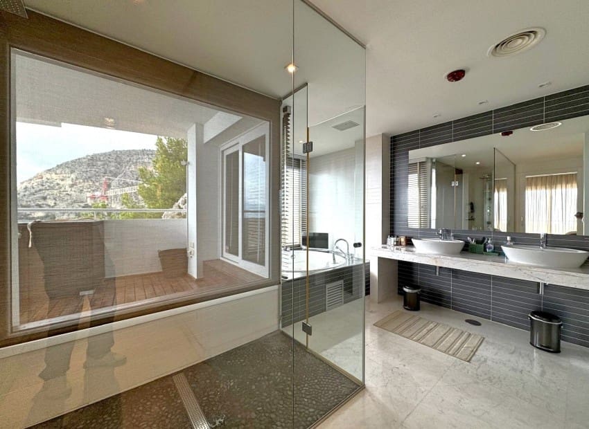 3 bedroom Apartment for sale in Altea with pool garage - € 1,290,000 (Ref: 9932339)