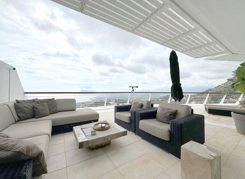 3 bedroom Apartment for sale in Altea with pool garage - € 1,290,000 (Ref: 9932339)