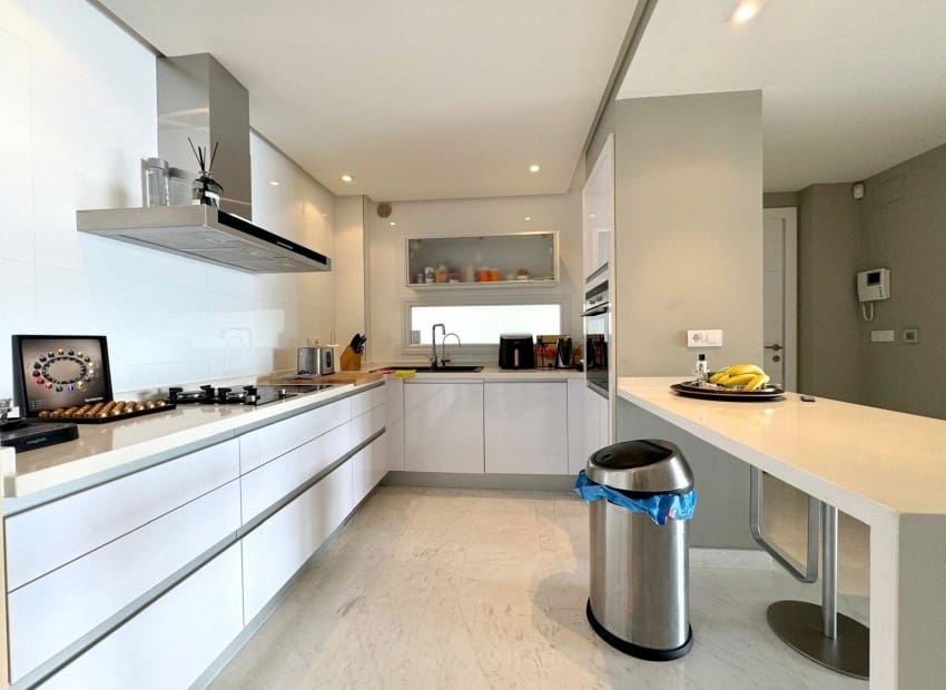 3 bedroom Apartment for sale in Altea with pool garage - € 1,290,000 (Ref: 9932339)