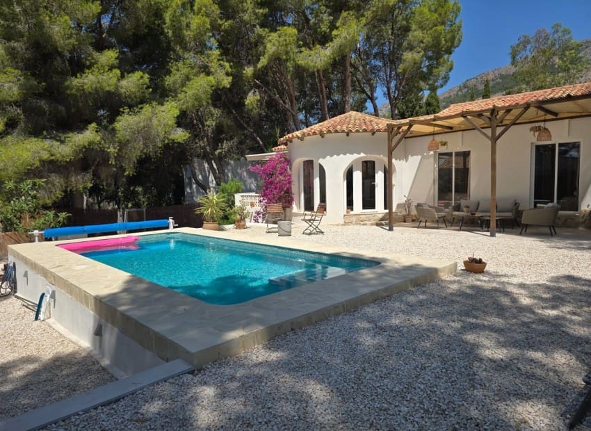 2 bedroom Villa for holiday rental in Altea la Vella with pool garage - € 1,375 (Ref: 9935178)