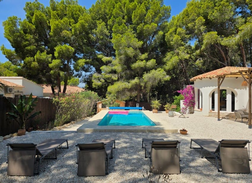 2 bedroom Villa for holiday rental in Altea la Vella with pool garage - € 1,375 (Ref: 9935178)