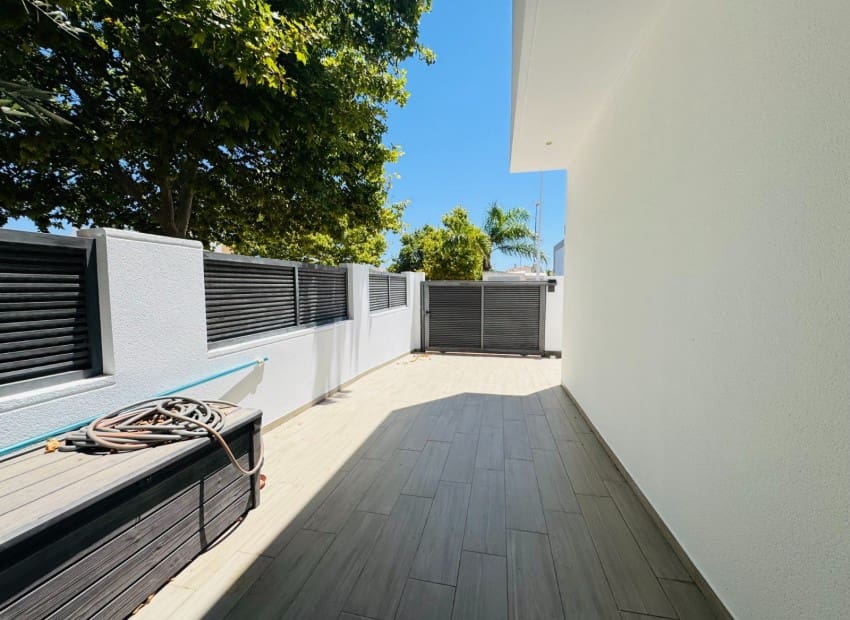 3 slaapkamer Villa te koop in Lo Pagan met zwembad - € 550.000 (Ref: 9950484)