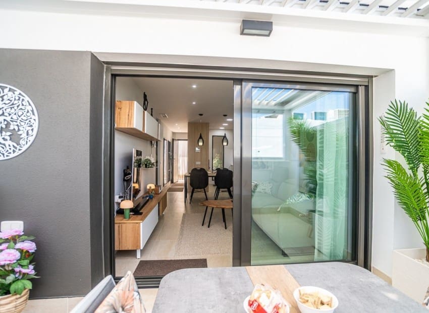 3 soveværelse Lejlighed til salg i Torrevieja med swimmingpool garage - € 349.000 (Ref: 9950603)