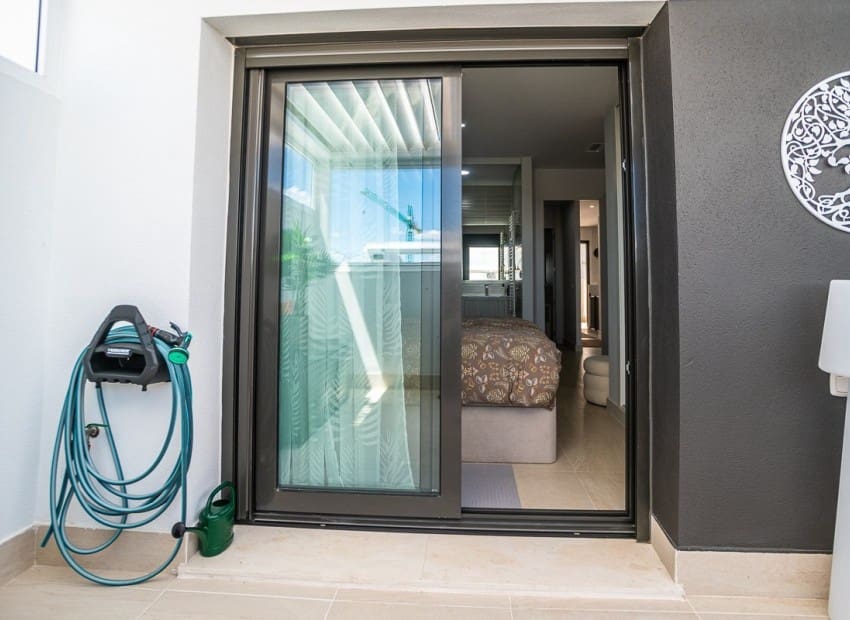 3 soveværelse Lejlighed til salg i Torrevieja med swimmingpool garage - € 349.000 (Ref: 9950603)