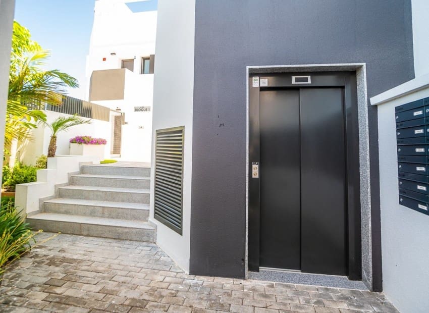 3 soveværelse Lejlighed til salg i Torrevieja med swimmingpool garage - € 349.000 (Ref: 9950603)