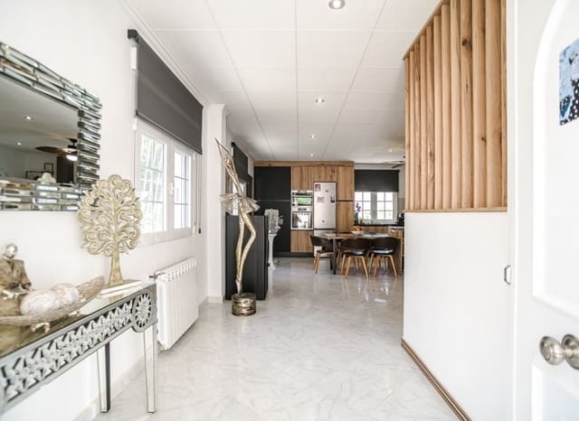 3 soverom Villa til salgs i La Marina, Elche / Elx med svømmebasseng garasje - € 525 000 (Ref: 9950604)