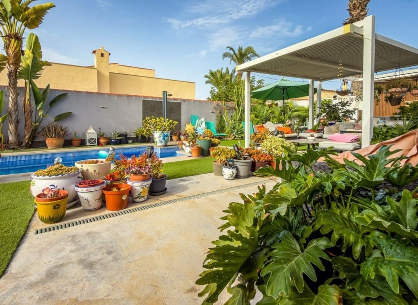 2 soverom Villa til salgs i Torrevieja med svømmebasseng - € 465 000 (Ref: 9950605)