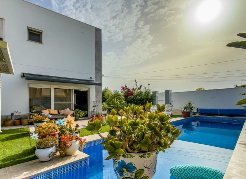 2 soverom Villa til salgs i Torrevieja med svømmebasseng - € 465 000 (Ref: 9950605)