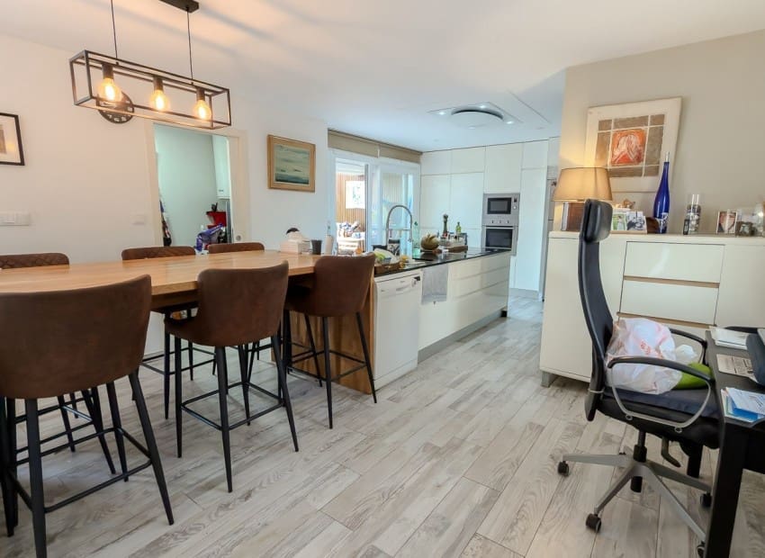 2 soverom Villa til salgs i Torrevieja med svømmebasseng - € 465 000 (Ref: 9950605)