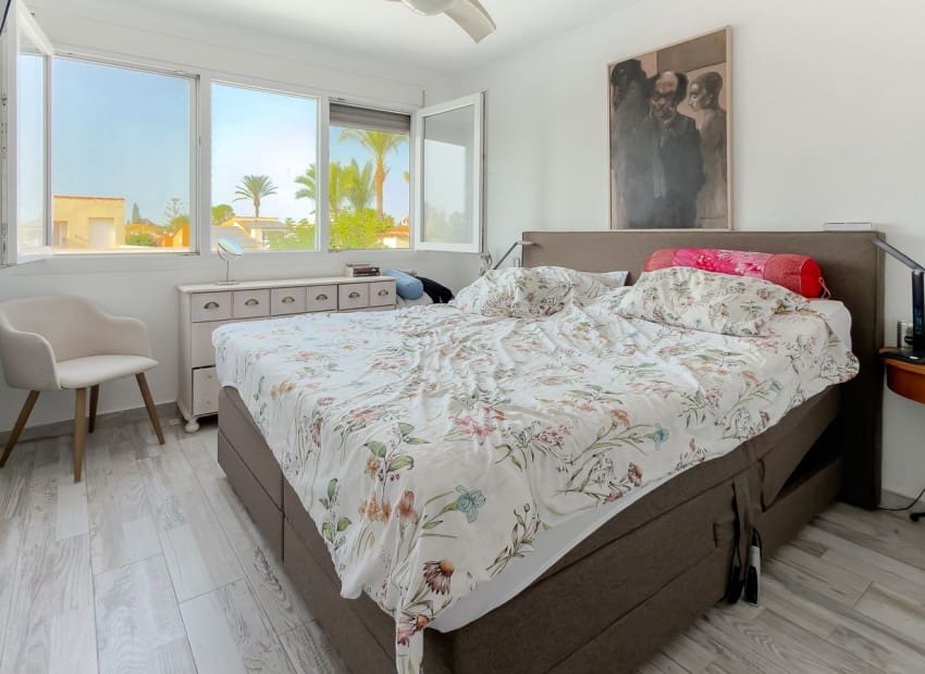 2 soverom Villa til salgs i Torrevieja med svømmebasseng - € 465 000 (Ref: 9950605)