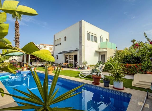 2 slaapkamer Villa te koop in Parque Acuático - Sector 25, Torrevieja met zwembad - € 465.000 (Ref: 9950605)