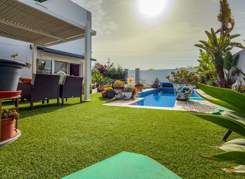 2 soverom Villa til salgs i Torrevieja med svømmebasseng - € 465 000 (Ref: 9950605)