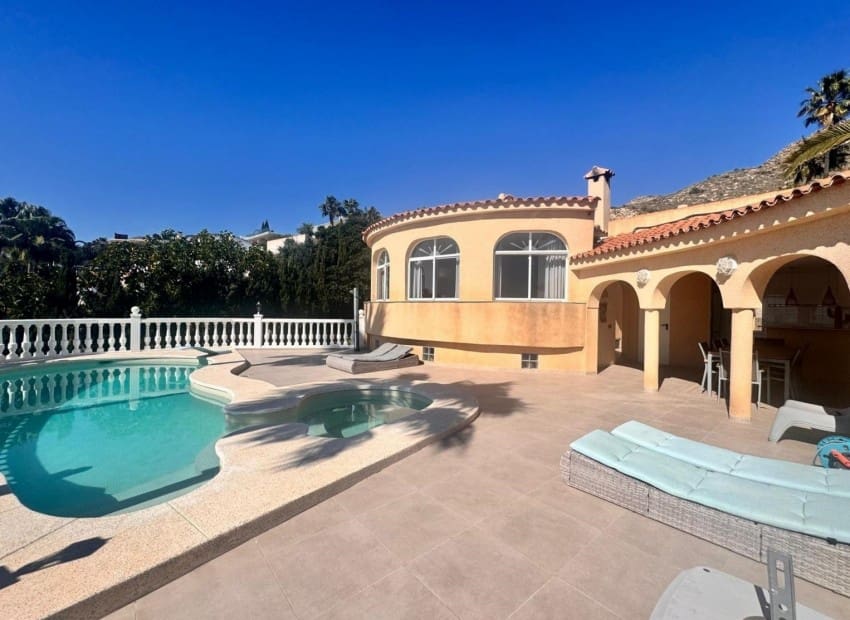 4 sypialnia Willa na sprzedaż w El Campello z basenem garażem - 1 195 000 € (Ref: 9950606)