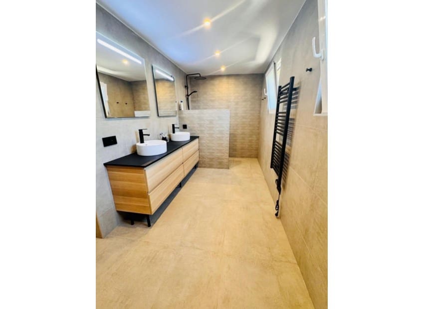 4 sypialnia Willa na sprzedaż w El Campello z basenem garażem - 1 195 000 € (Ref: 9950606)