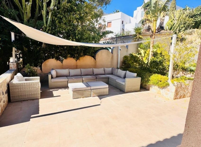 4 sypialnia Willa na sprzedaż w El Campello z basenem garażem - 1 195 000 € (Ref: 9950606)