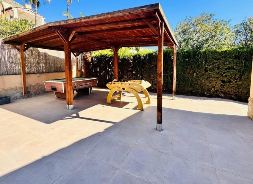 4 sypialnia Willa na sprzedaż w El Campello z basenem garażem - 1 195 000 € (Ref: 9950606)