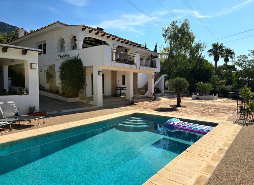 5 sypialnia Willa na sprzedaż w Altea z basenem garażem - 1 050 000 € (Ref: 9950607)