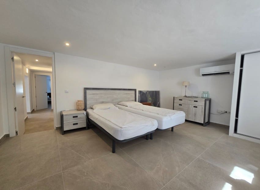 5 sypialnia Willa na sprzedaż w Altea z basenem garażem - 1 050 000 € (Ref: 9950607)