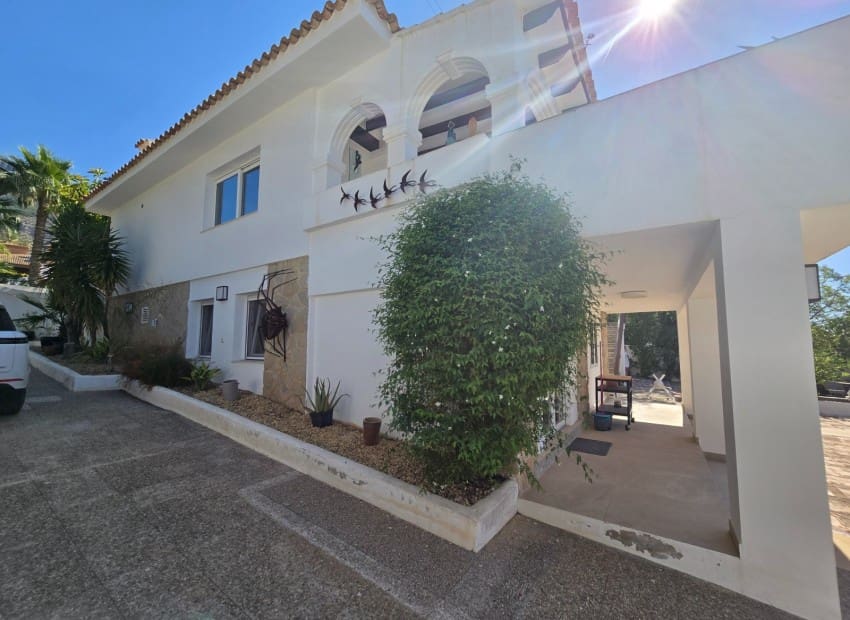 5 sypialnia Willa na sprzedaż w Altea z basenem garażem - 1 050 000 € (Ref: 9950607)