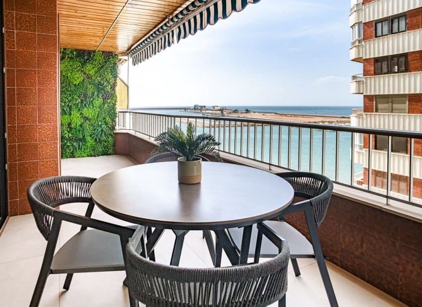 3 soveværelse Lejlighed til salg i Torrevieja med swimmingpool - € 419.000 (Ref: 9953350)
