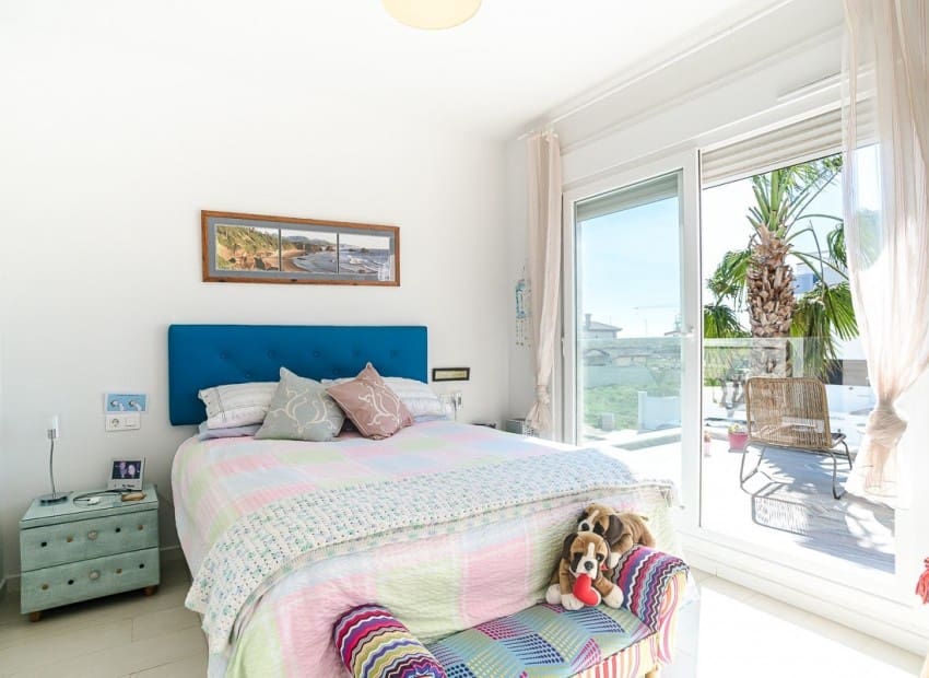 3 bedroom Villa for sale in Pilar de la Horadada with pool - € 450,000 (Ref: 9953418)