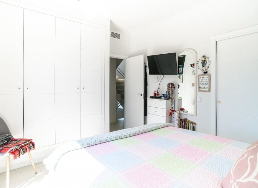 3 bedroom Villa for sale in Pilar de la Horadada with pool - € 450,000 (Ref: 9953418)