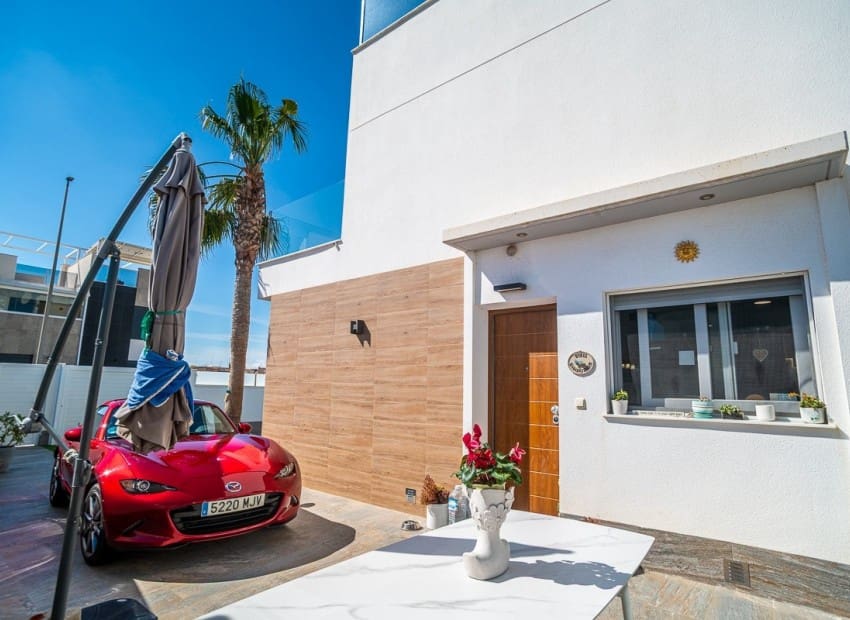 3 bedroom Villa for sale in Pilar de la Horadada with pool - € 450,000 (Ref: 9953418)