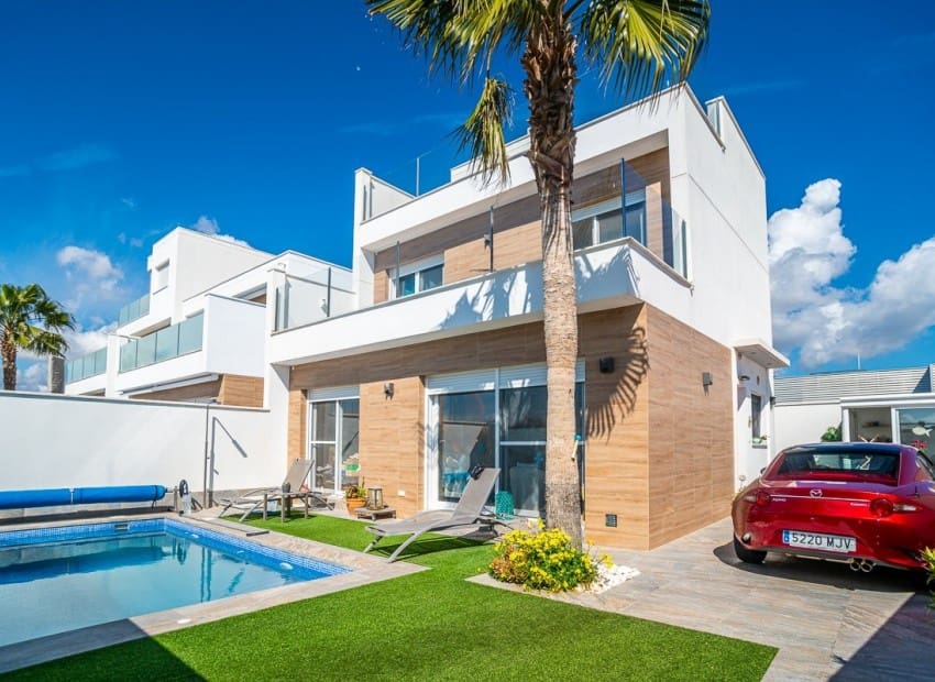 3 bedroom Villa for sale in Pilar de la Horadada with pool - € 450,000 (Ref: 9953418)