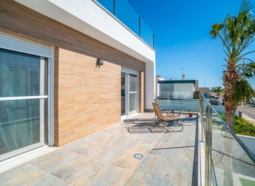 3 bedroom Villa for sale in Pilar de la Horadada with pool - € 450,000 (Ref: 9953418)