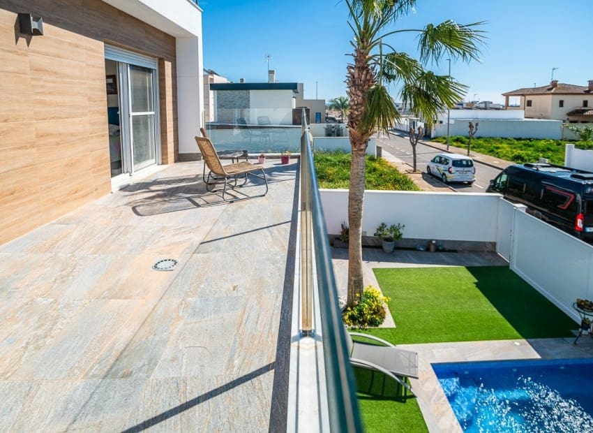 3 bedroom Villa for sale in Pilar de la Horadada with pool - € 450,000 (Ref: 9953418)
