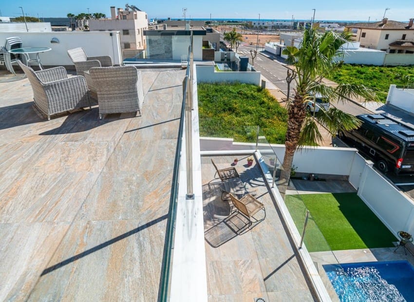 3 bedroom Villa for sale in Pilar de la Horadada with pool - € 450,000 (Ref: 9953418)