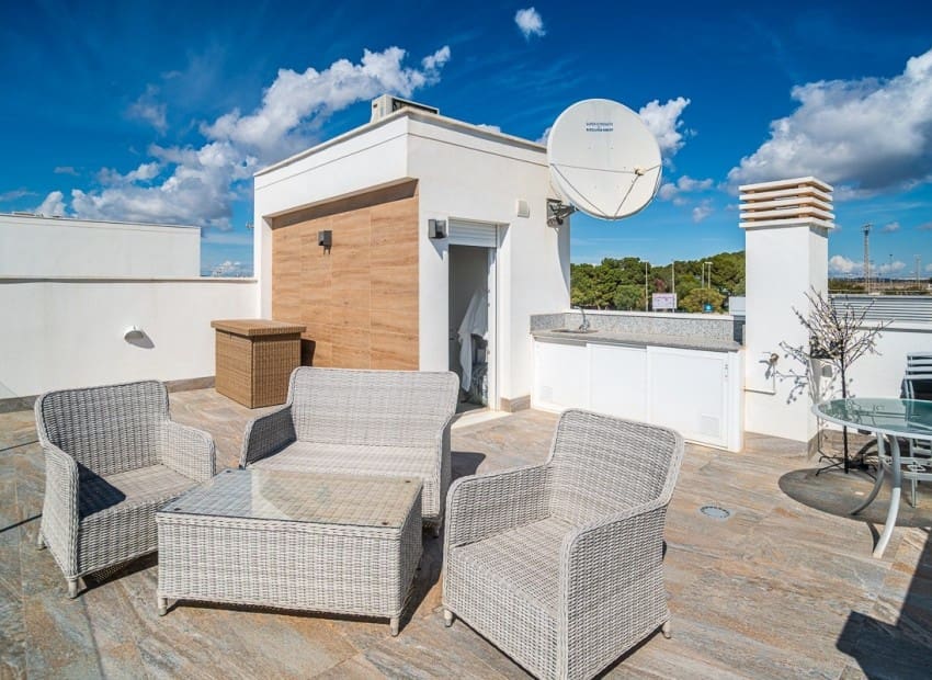 3 bedroom Villa for sale in Pilar de la Horadada with pool - € 450,000 (Ref: 9953418)