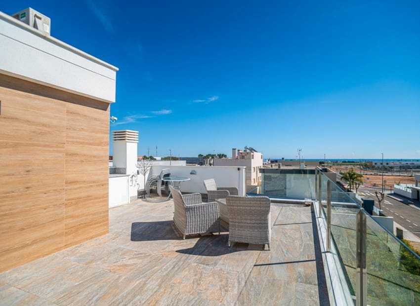 3 bedroom Villa for sale in Pilar de la Horadada with pool - € 450,000 (Ref: 9953418)