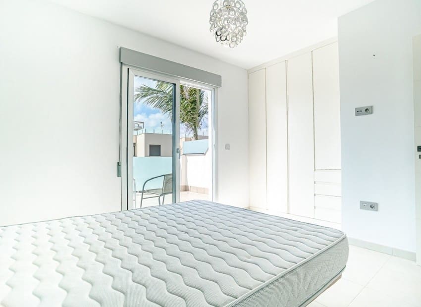 3 slaapkamer Villa te koop in Lo Pagan met zwembad - € 357.000 (Ref: 9953419)
