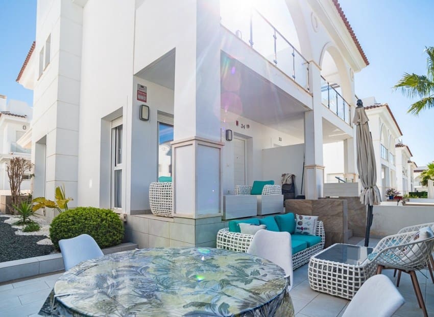 2 soveværelse Villa til salg i Ciudad Quesada med swimmingpool garage - € 390.000 (Ref: 9953420)