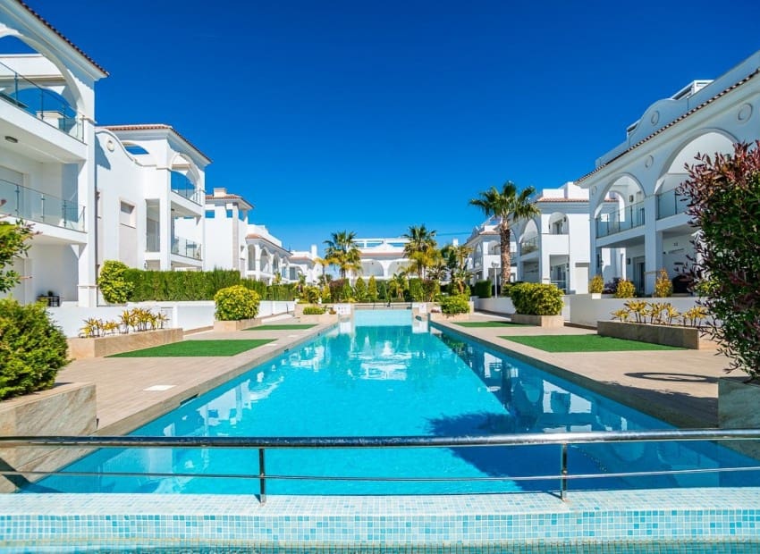 2 soveværelse Villa til salg i Ciudad Quesada med swimmingpool garage - € 390.000 (Ref: 9953420)