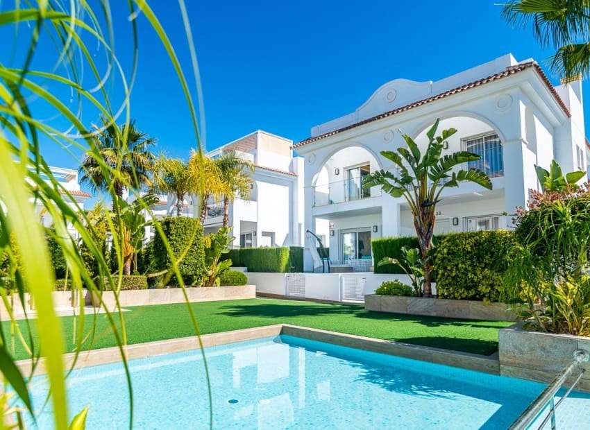 2 soveværelse Villa til salg i Ciudad Quesada med swimmingpool garage - € 390.000 (Ref: 9953420)