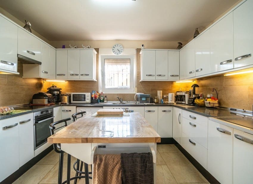 6 chambre Villa/Maison à vendre à Torrevieja avec piscine garage - 610 000 € (Ref: 9954572)